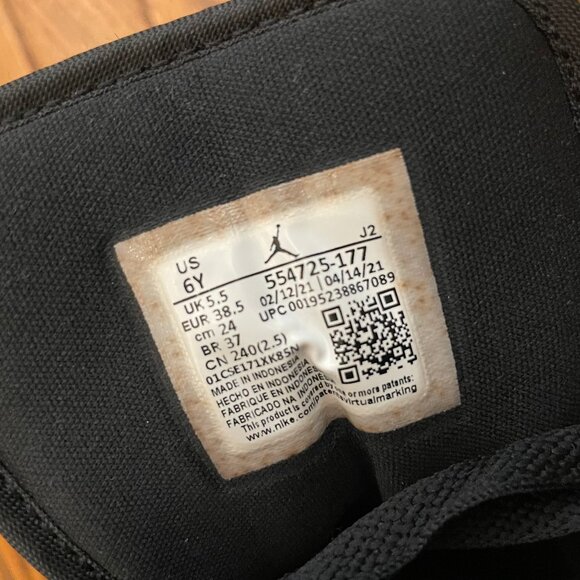 Jordan 1 Mid Classic Nike Youth 6Y 2021 - Picture 4 of 6